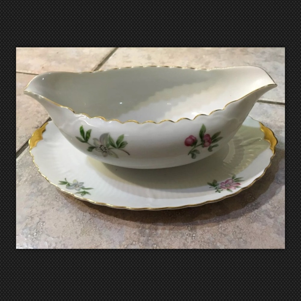 VICTORIAN CHINA GRAVY BOAT UNDER PLATE ‘50s Retro